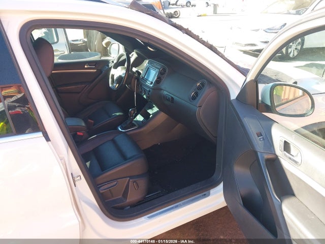WVGAV7AX4GW096602 Volkswagen Tiguan R-line