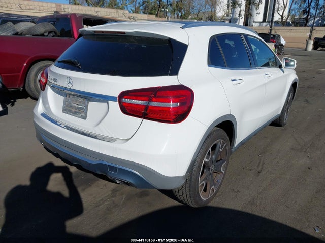 WDCTG4EB2KJ550382 Mercedes-Benz GLA 250