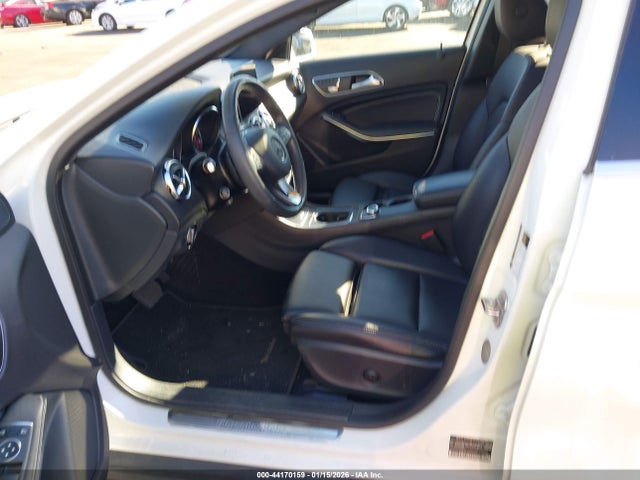 WDCTG4EB2KJ550382 Mercedes-Benz GLA 250