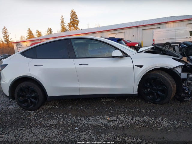 2021 Tesla Model Y Long Range Dual Motor All-wheel Drive მანქანა იყიდება აუქციონზე, vin: 5YJYGDEEXMF095166, აუქციონის ნომერი: 44170232