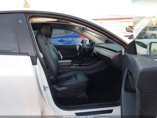 2021 Tesla Model Y Long Range Dual Motor All-wheel Drive მანქანა იყიდება აუქციონზე, vin: 5YJYGDEEXMF095166, აუქციონის ნომერი: 44170232