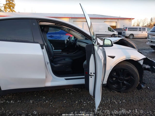 2021 TESLA MODEL Y 5YJYGDEEXMF095166 Photo 4
