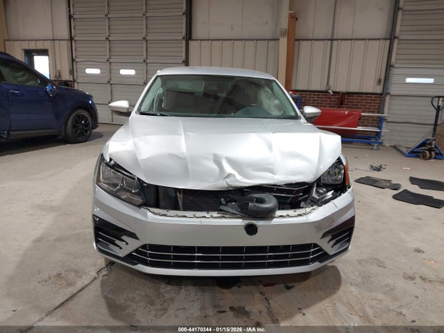 Aukcja sprzedaży 2018 Volkswagen Passat 2.0t R-line/2.0t S, vin: 1VWAA7A30JC014111, numer aukcji: 44170344