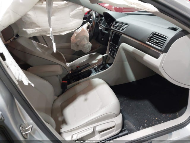 Aukcja sprzedaży 2018 Volkswagen Passat 2.0t R-line/2.0t S, vin: 1VWAA7A30JC014111, numer aukcji: 44170344