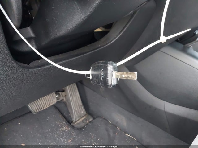 5XYPGDA54JG373419 KIA Sorento 3.3l Lx
