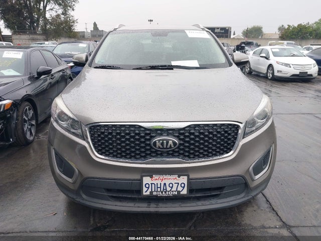 5XYPGDA54JG373419 KIA Sorento 3.3l Lx