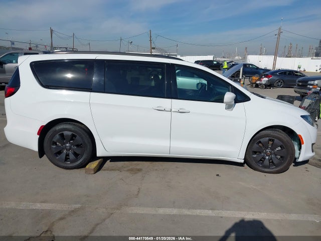 Chrysler Pacifica Hybrid Touring Plus 2019 2C4RC1H77KR533042 Image 13