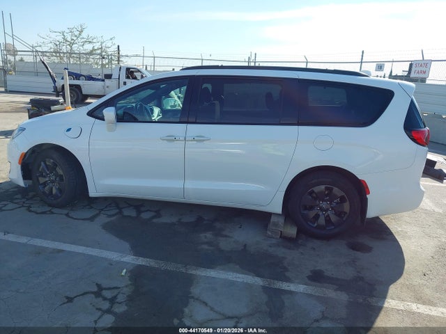 Chrysler Pacifica Hybrid Touring Plus 2019 2C4RC1H77KR533042 Image 14