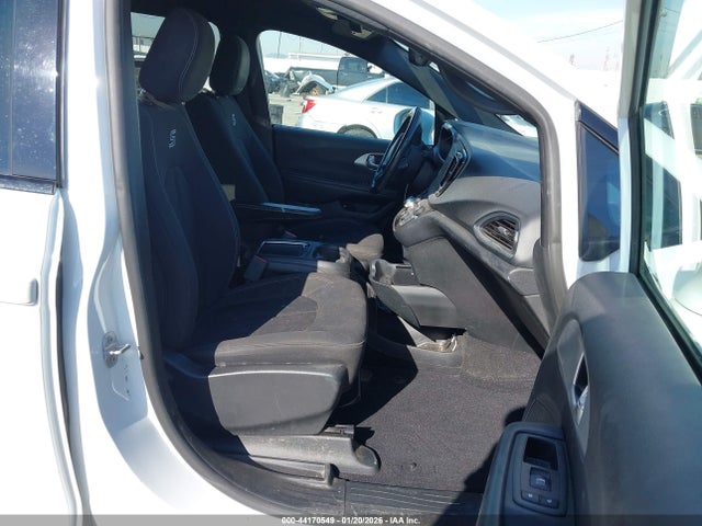 2019 CHRYSLER PACIFICA HYBRID 2C4RC1H77KR533042 Photo 4