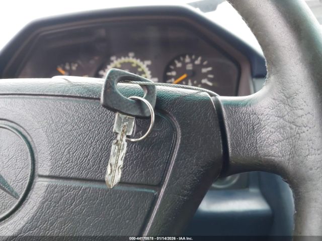 1995 MERCEDES-BENZ E WDBEB31E3SC204898 Photo 10