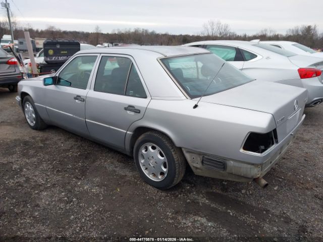 1995 MERCEDES-BENZ E WDBEB31E3SC204898 Photo 2