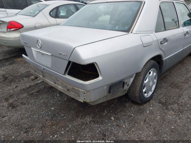 1995 MERCEDES-BENZ E WDBEB31E3SC204898 Photo 5