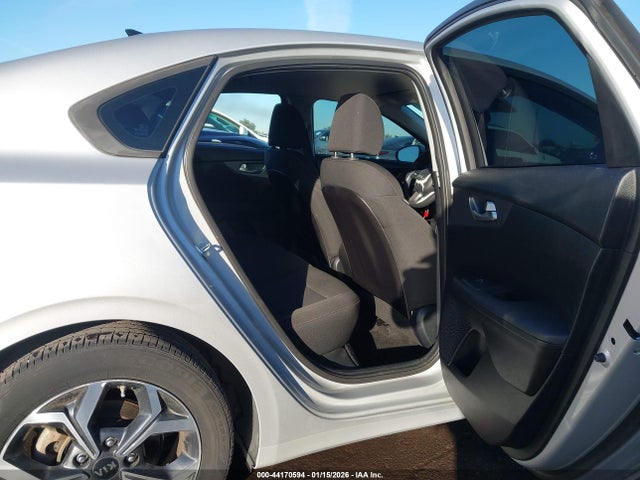 3KPF24AD6KE059657 KIA Forte Lxs