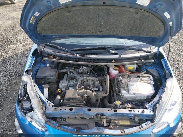 JTDKDTB30F1577894 Toyota Prius C Two