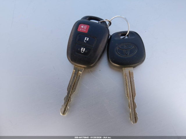 JTDKDTB30F1577894 Toyota Prius C Two