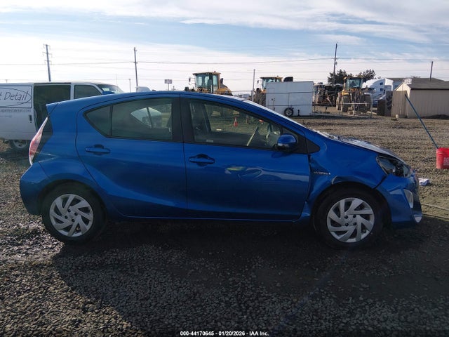 JTDKDTB30F1577894 Toyota Prius C Two