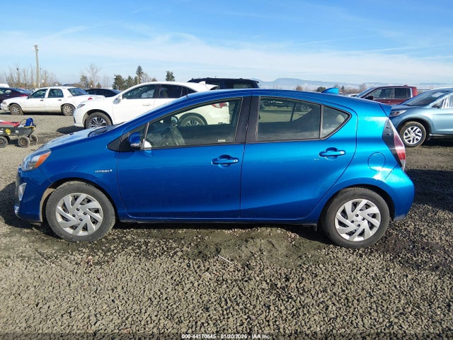 JTDKDTB30F1577894 Toyota Prius C Two