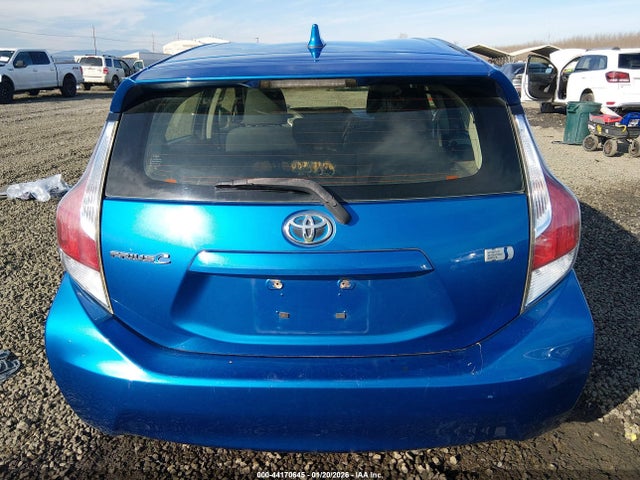 JTDKDTB30F1577894 Toyota Prius C Two
