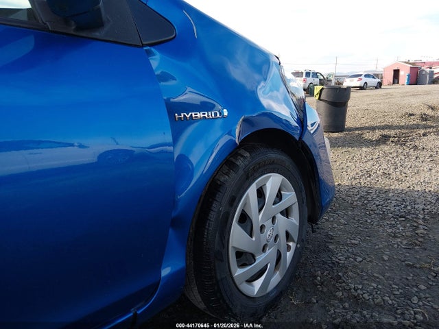 JTDKDTB30F1577894 Toyota Prius C Two