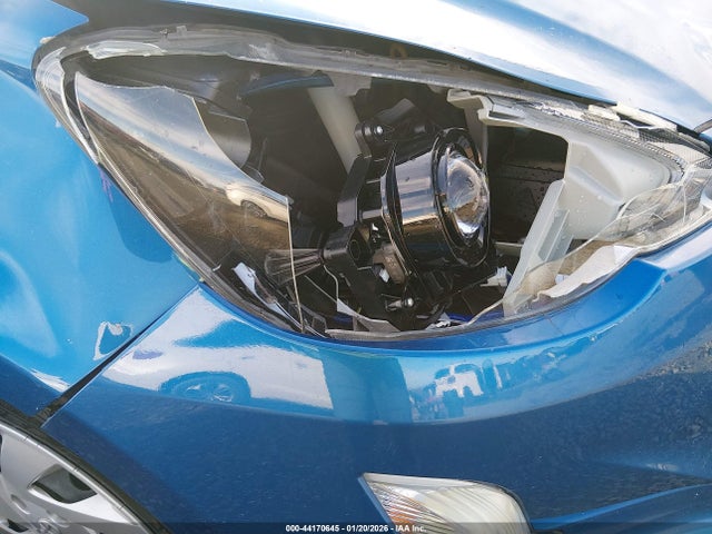 JTDKDTB30F1577894 Toyota Prius C Two