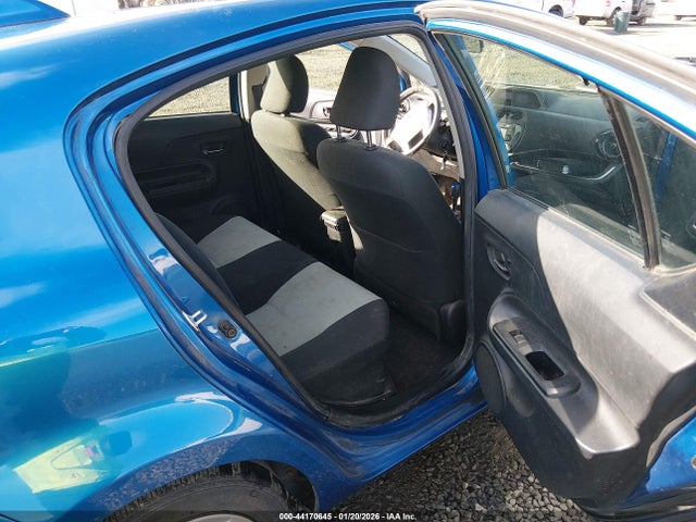 JTDKDTB30F1577894 Toyota Prius C Two