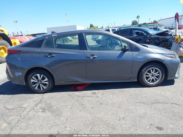 Toyota Prius Prime Plus 2018 JTDKARFP5J3092690 Image 12