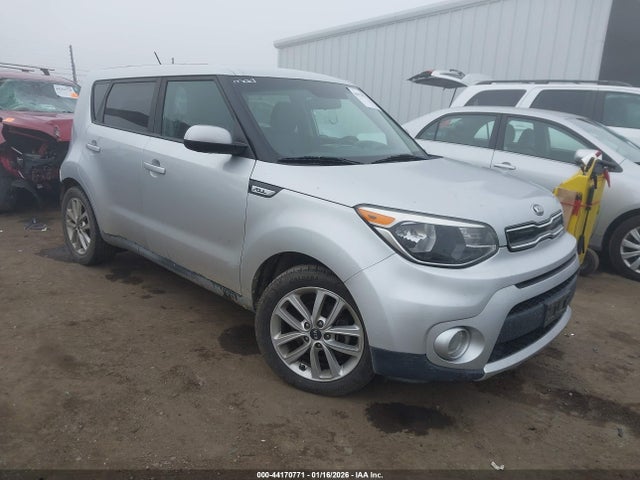 KIA SOUL + 2018 KNDJP3A5XJ7527533 головне зображення