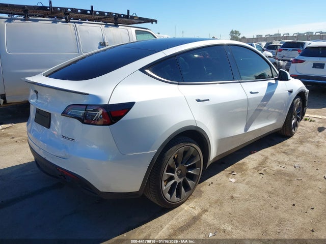 2023 TESLA MODEL Y 7SAYGDEE1PF636340 Photo 3
