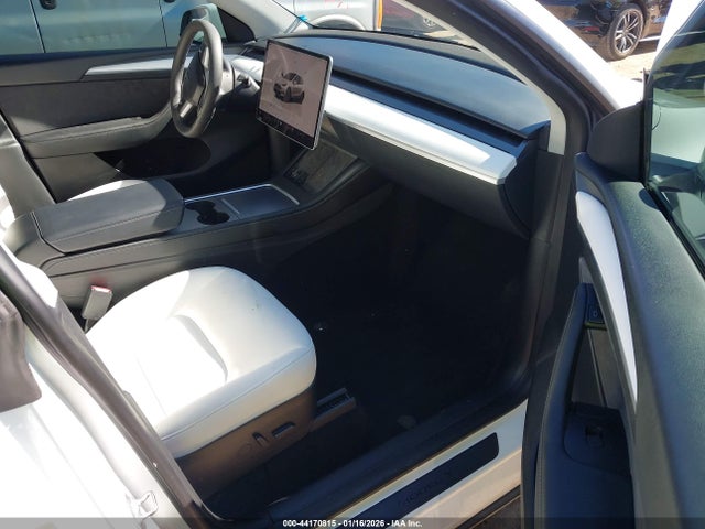 2023 TESLA MODEL Y 7SAYGDEE1PF636340 Photo 4