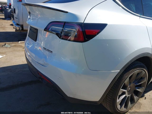 2023 TESLA MODEL Y 7SAYGDEE1PF636340 Photo 5