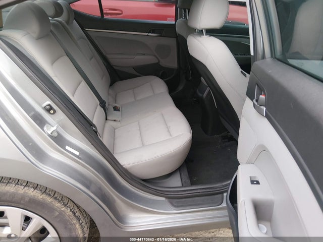 KMHD74LF8JU593925 Hyundai ELANTRA SE