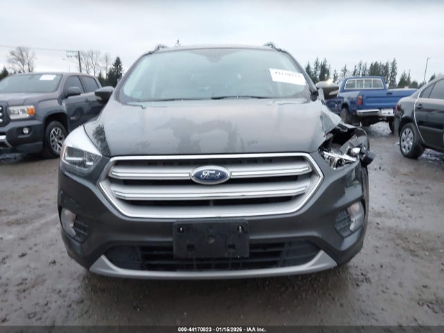 1FMCU0J98JUB16793 Ford Escape Titanium