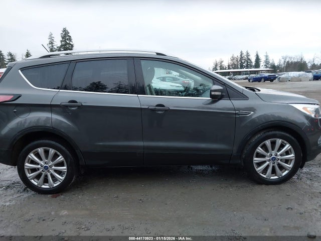 1FMCU0J98JUB16793 Ford Escape Titanium
