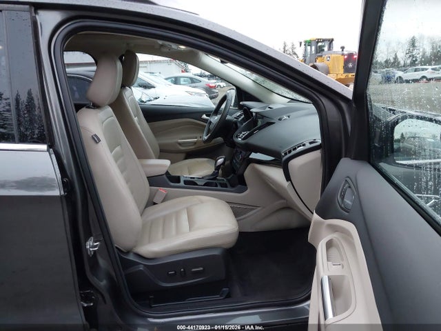 1FMCU0J98JUB16793 Ford Escape Titanium