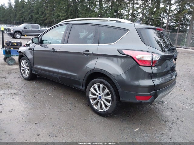 1FMCU0J98JUB16793 Ford Escape Titanium