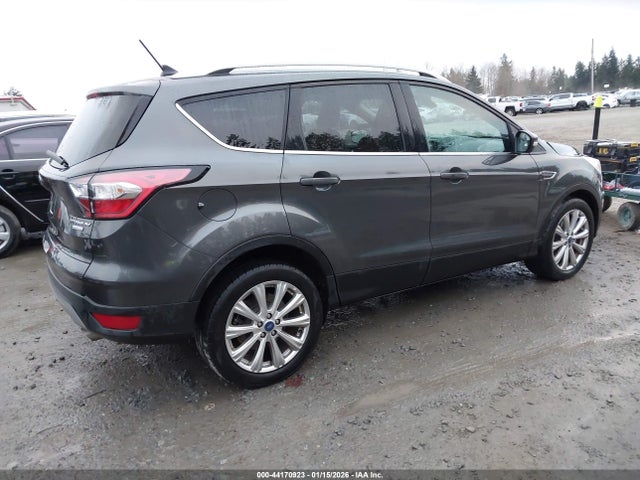 1FMCU0J98JUB16793 Ford Escape Titanium