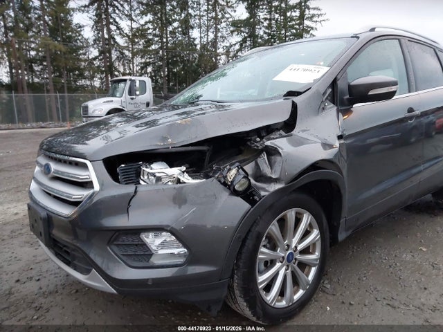 1FMCU0J98JUB16793 Ford Escape Titanium