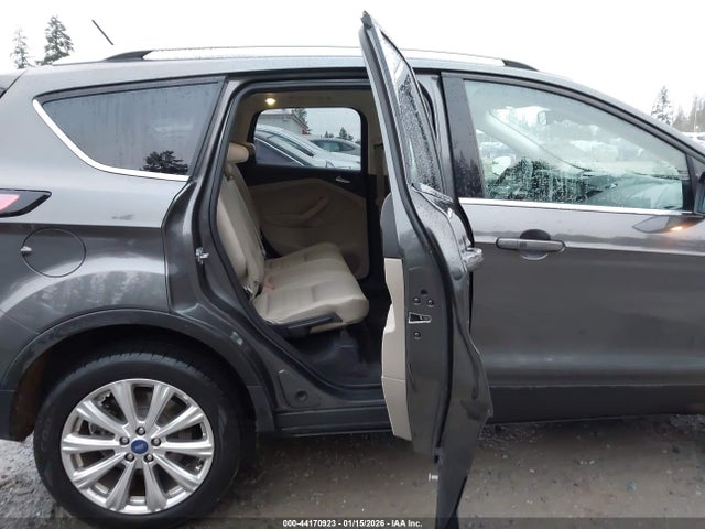 1FMCU0J98JUB16793 Ford Escape Titanium