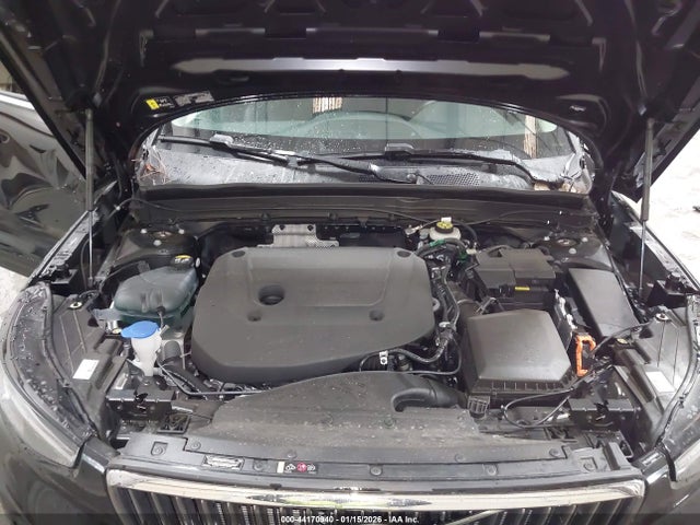 Volvo Xc40 B5 Core Bright Theme 2025 YV4L12UJ5S2596610 Image 10