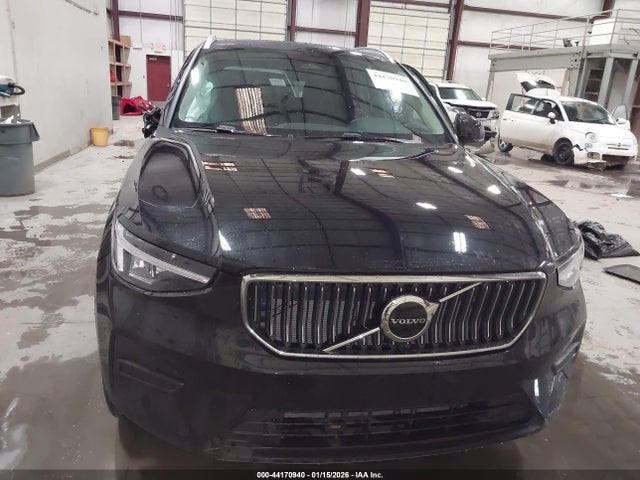 Volvo Xc40 B5 Core Bright Theme 2025 YV4L12UJ5S2596610 Image 13