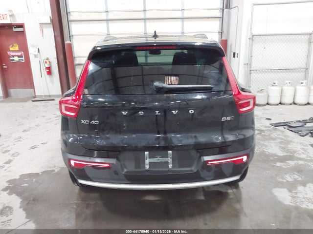 Volvo Xc40 B5 Core Bright Theme 2025 YV4L12UJ5S2596610 Image 17