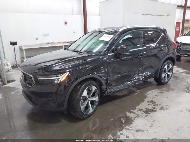 Volvo Xc40 B5 Core Bright Theme 2025 YV4L12UJ5S2596610 Image 2