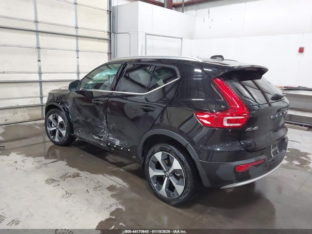 Volvo Xc40 B5 Core Bright Theme 2025 YV4L12UJ5S2596610 Image 3