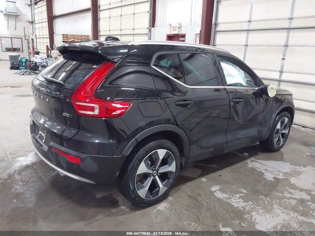 Volvo Xc40 B5 Core Bright Theme 2025 YV4L12UJ5S2596610 Image 4