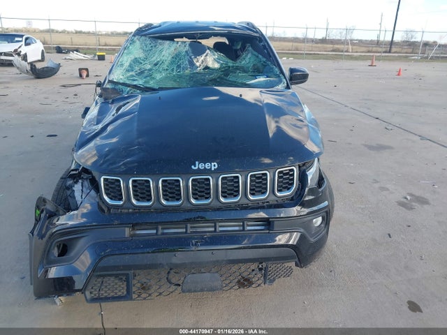 3C4NJDBN7ST589069 Jeep Compass Latitude 4x4
