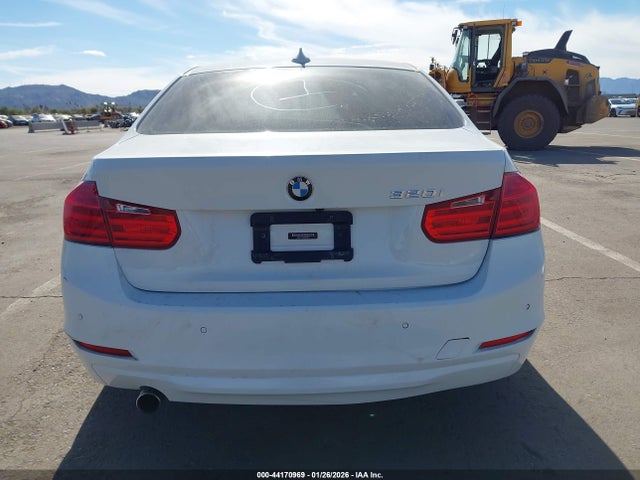 WBA3B1C50EP680675 BMW 320i