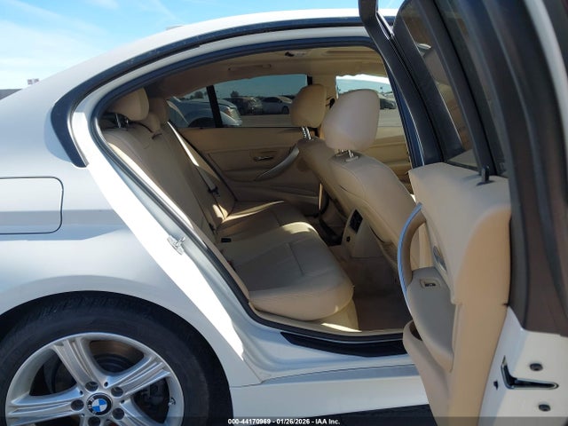 WBA3B1C50EP680675 BMW 320i