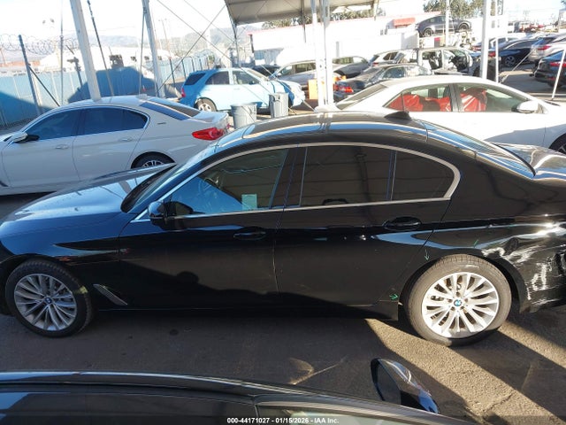 WBA53BH09MWW97326 BMW 530I