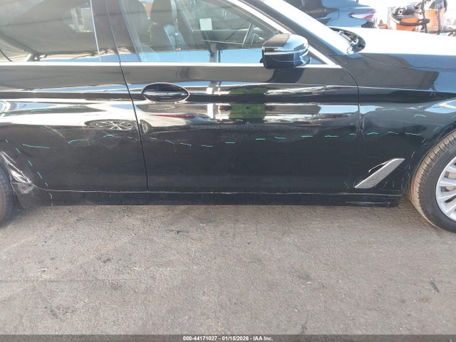 WBA53BH09MWW97326 BMW 530I