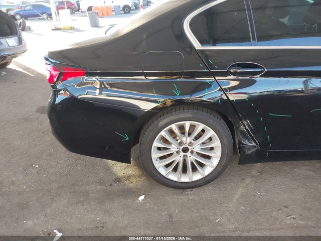 WBA53BH09MWW97326 BMW 530I